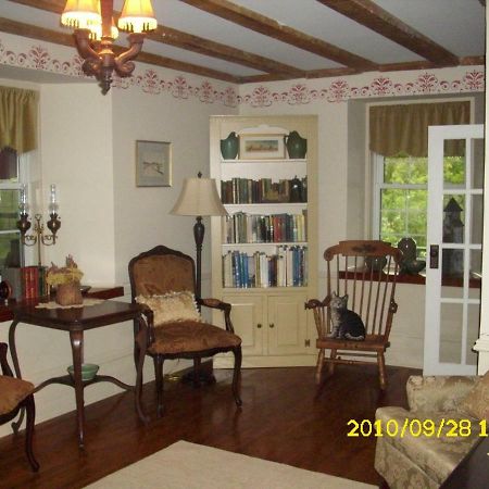 The Old Shipman House Bed & Breakfast Kemptville Exterior photo