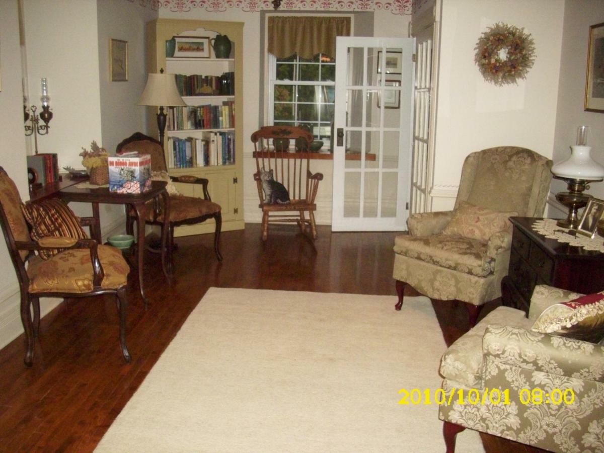 The Old Shipman House Bed & Breakfast Kemptville Exterior photo
